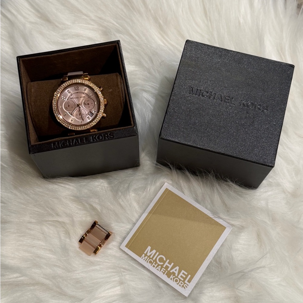 Michael Kors Parker MK5896 Women Rose Gold Stainless steel analog dial watch